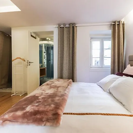 Charming And Stylish Downtown In Xix Century Building Lizbona