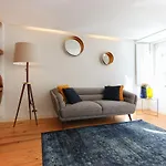 Διαμέρισμα Charming And Stylish Downtown In Xix Century Building