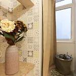 Διαμέρισμα Charming And Stylish Downtown In Xix Century Building *