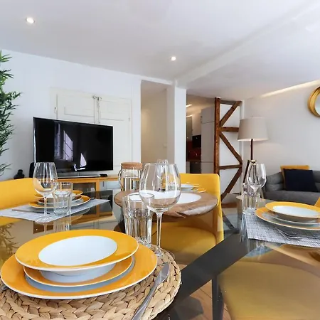 Charming And Stylish Downtown In Xix Century Building Apartman *