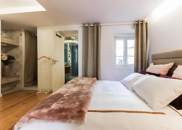 Charming And Stylish Downtown In Xix Century Building Lisboa