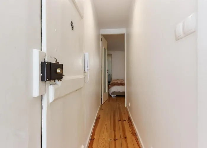 Charming And Stylish Downtown In Xix Century Building Lisboa