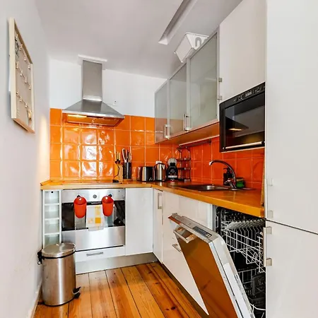 Charming And Stylish Downtown In Xix Century Building Lissabon
