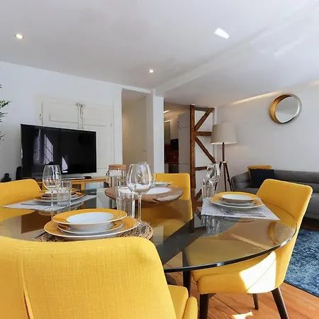 Apartment Charming And Stylish Downtown In Xix Century Building
