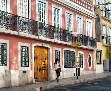 Charming And Stylish Downtown In Xix Century Building Lissabon