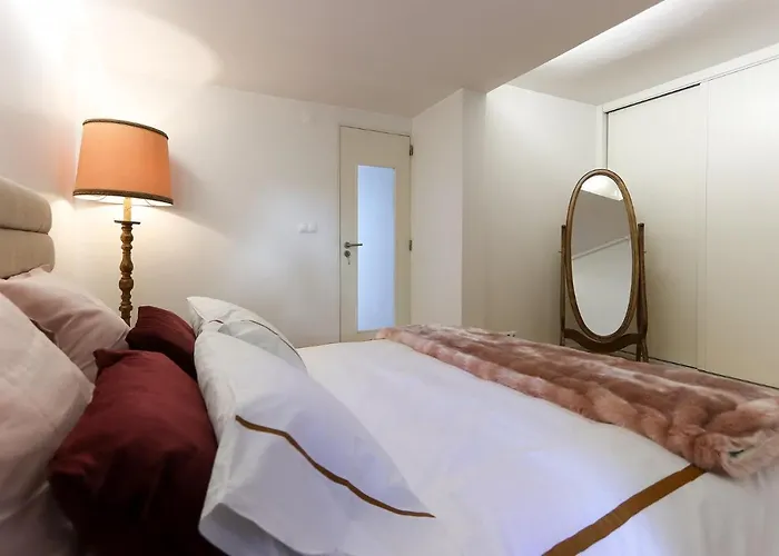 Charming And Stylish Downtown In Xix Century Building דירה *
