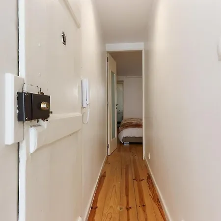 Charming And Stylish Downtown In Xix Century Building Lisbona